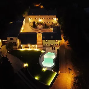 https://borgo-la-morra.emilia-romagnahotels.net